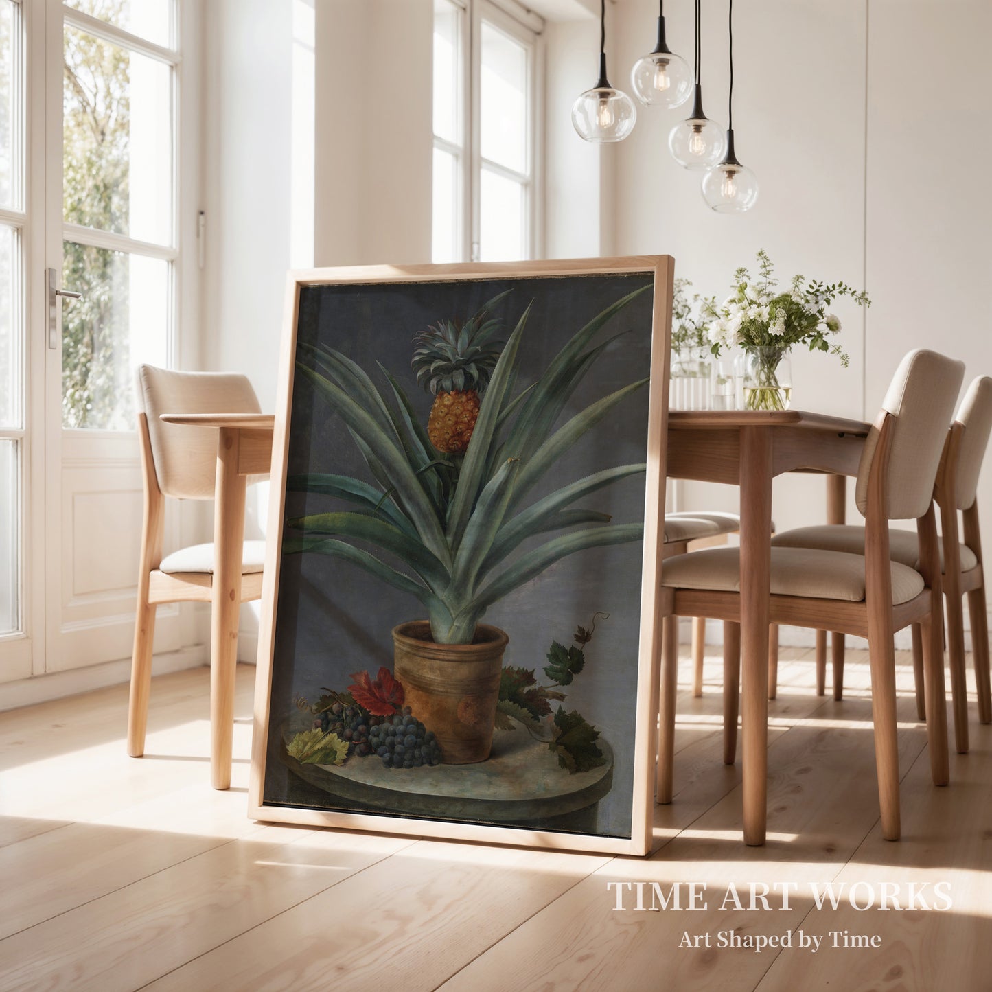 植木鉢に入ったパイナップルと石のテーブルに置かれたブドウ（En ananas i urtepotte og druer på et stenbord）— ネールガード、ヘルマニア（Neergaard, Hermania）