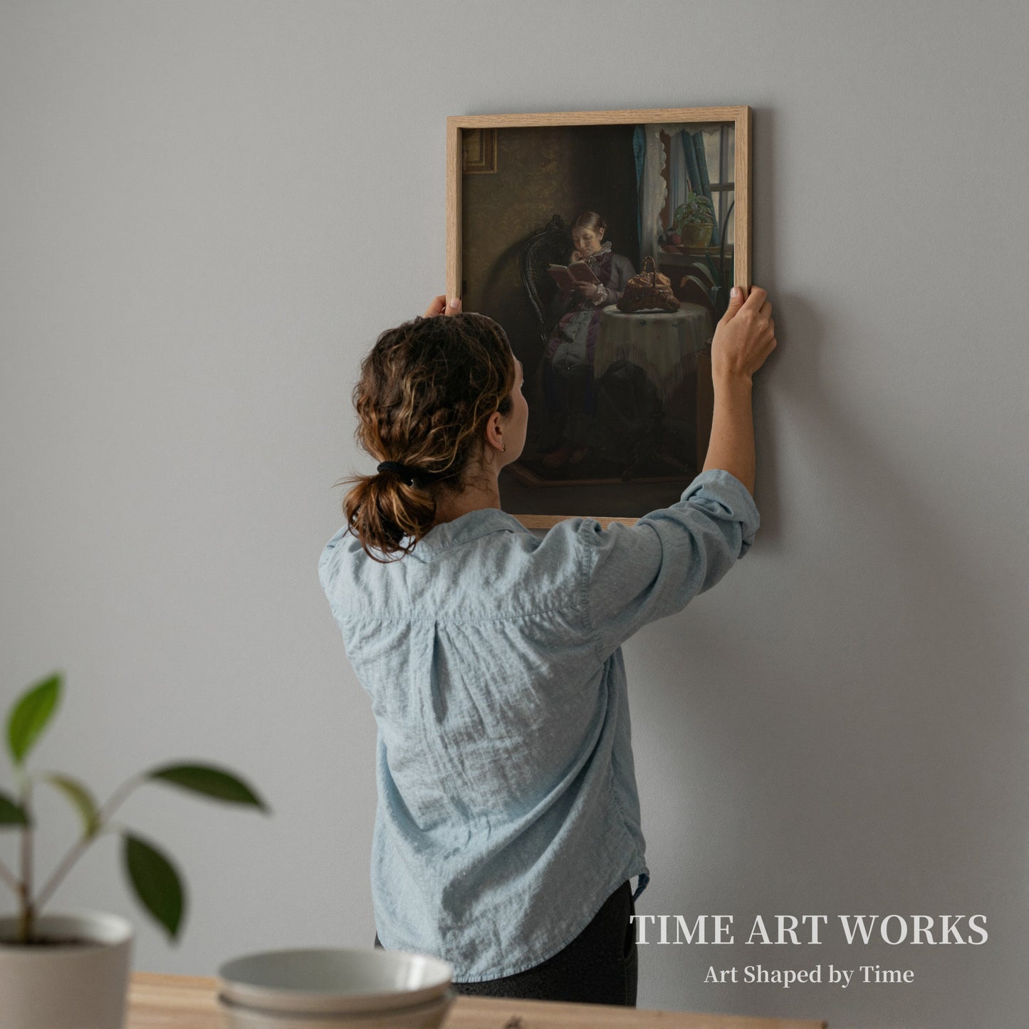 アンナ・アンカーが読書中（Anna Ancher læsende）— アンカー、マイケル（Ancher, Michael）
